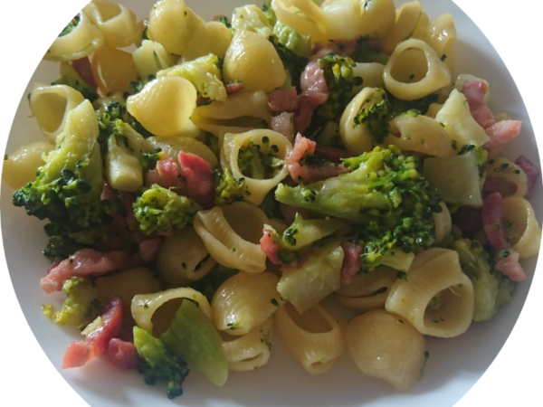 Pasta broccoli e salmone_Percorso Nutrizione