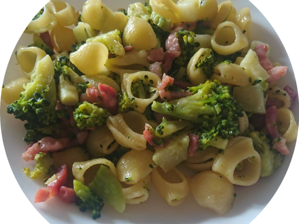 Pasta broccoli e salmone