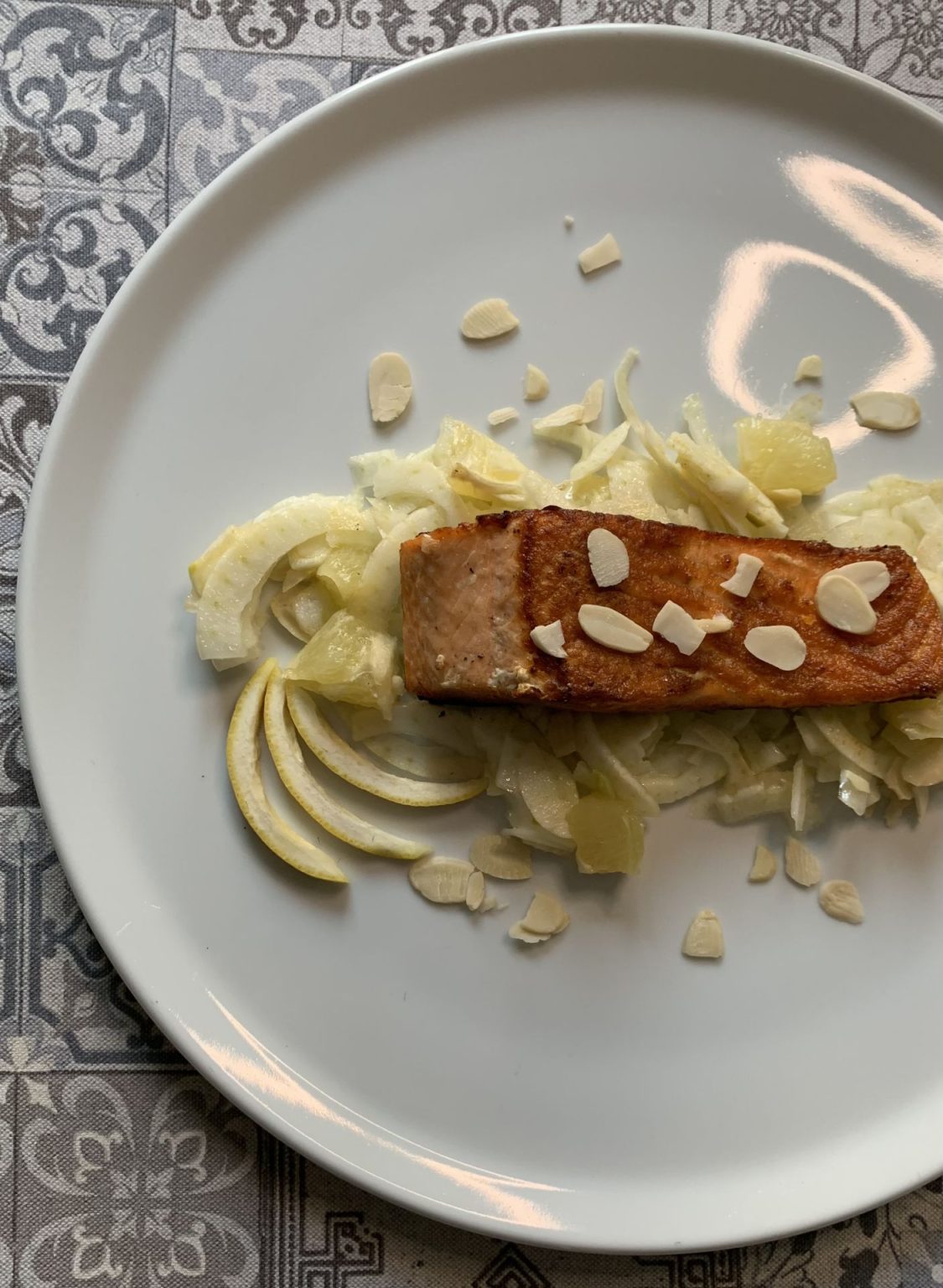 Salmone alla griglia e mandorle
