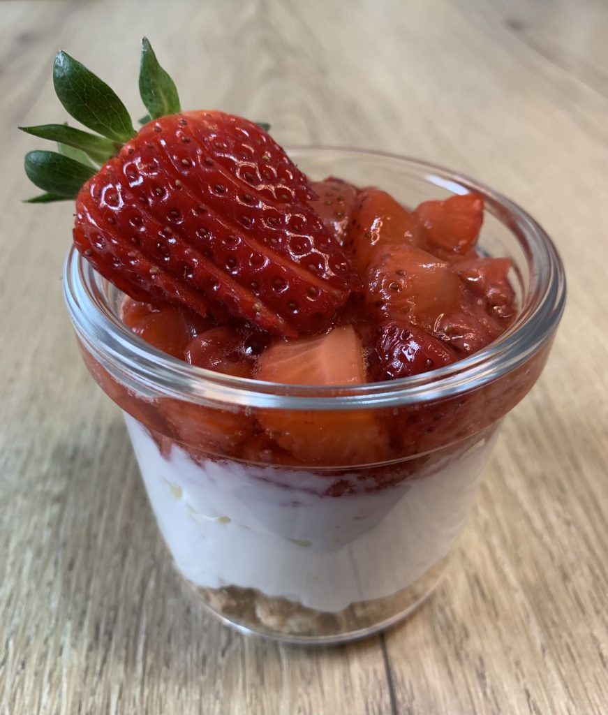 Colazione di Primavera: Dolce al Cucchiaio con Fragole e Ricotta